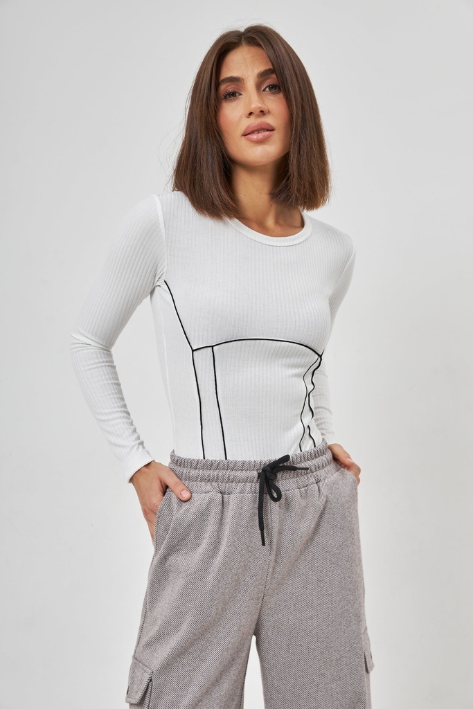 Body with contrasting seams