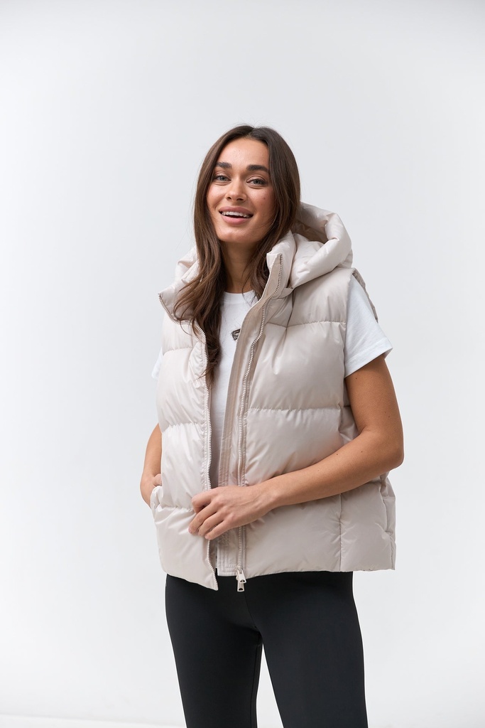 Snap sleeveless with in-seam pockets