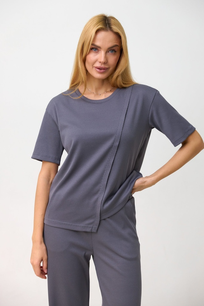T-shirt with asymmetry
