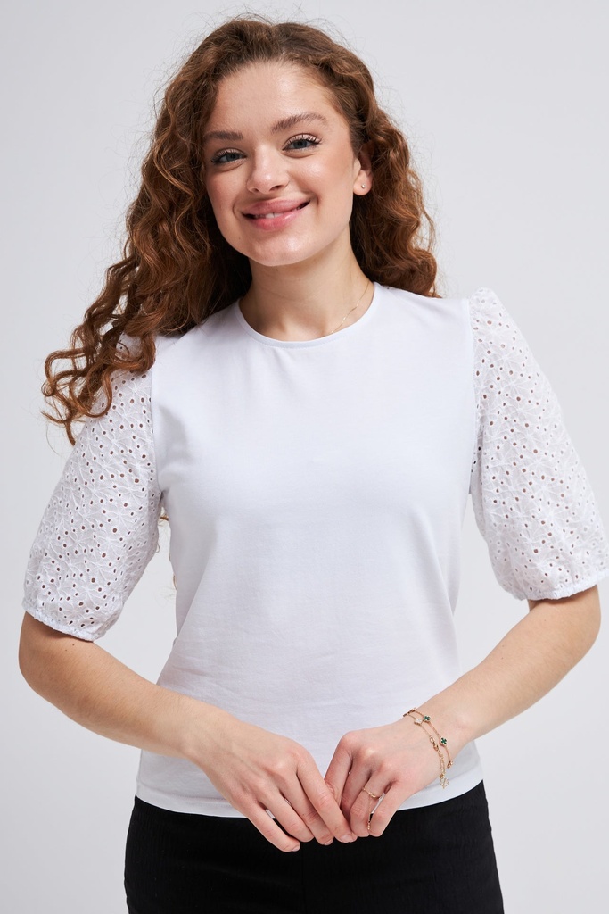Blouse with lace sleeves