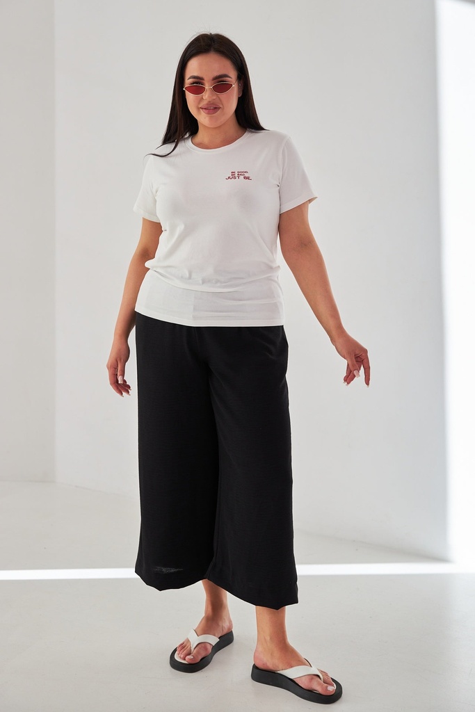 Basic t-shirt with embroidery