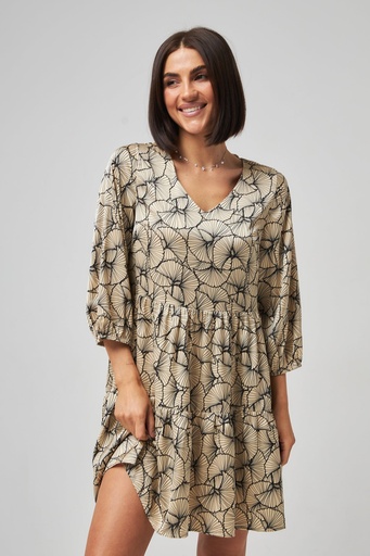 Two-tiered dress with 3/4 sleeves